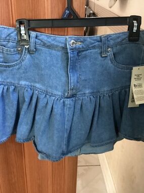 No Boundaries Ruffle Mini Skirt XS (0-2)  Light Stone Wash  NWT